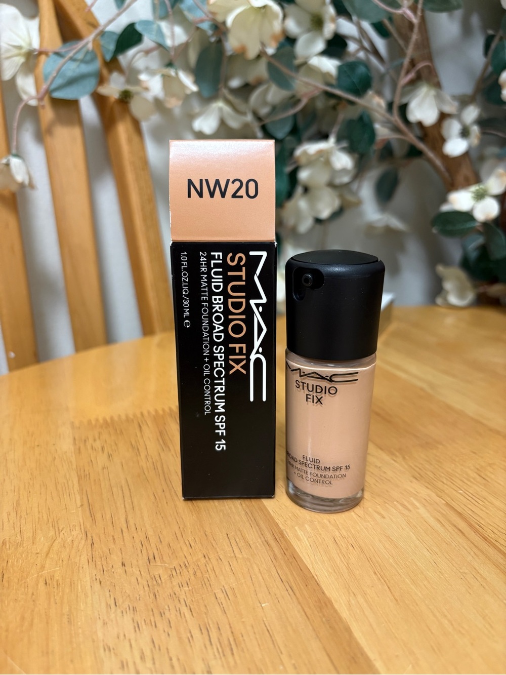 MAC Studio Fix Fluid Foundation SPF15 Broad Spectrum NW20 Full Sz1oz, BNIB, NEW